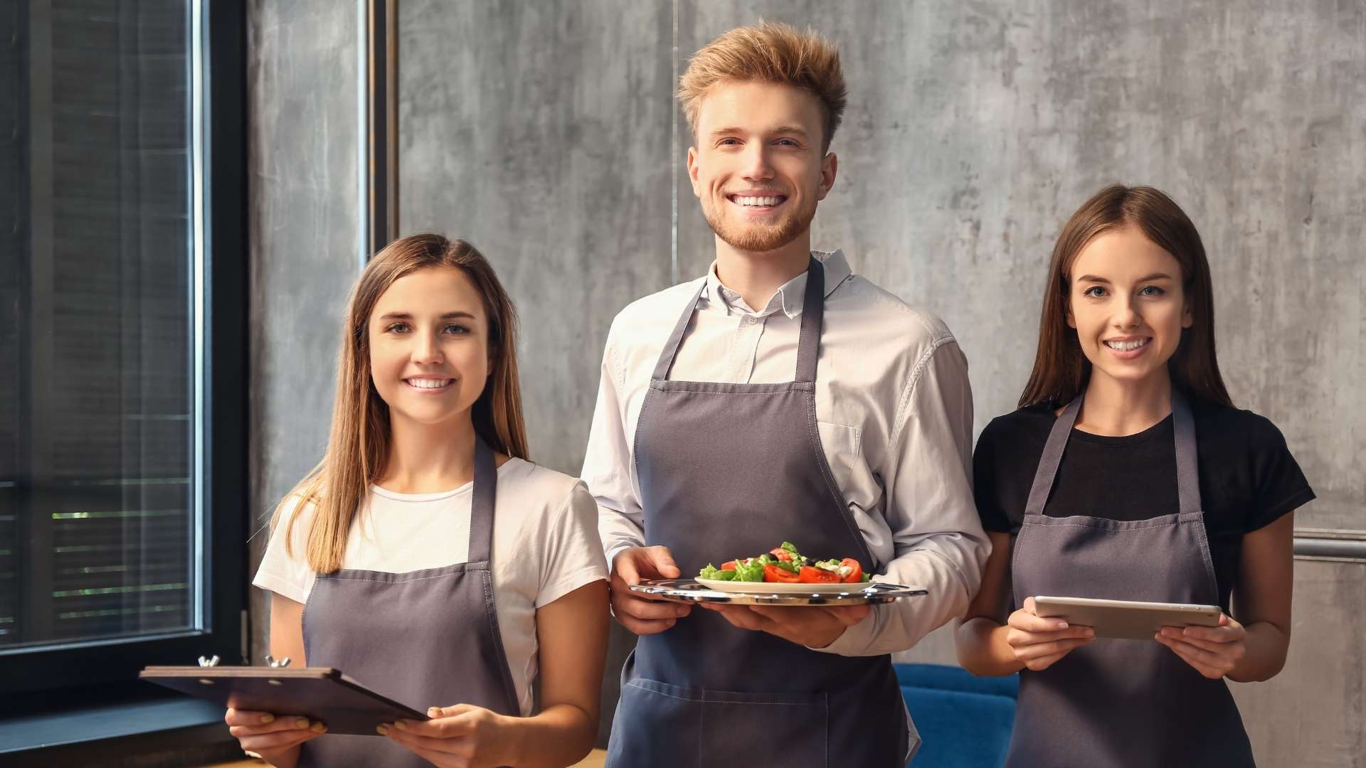 Should-I-Expand-My-Restaurant-or-Open-a-Second-Location